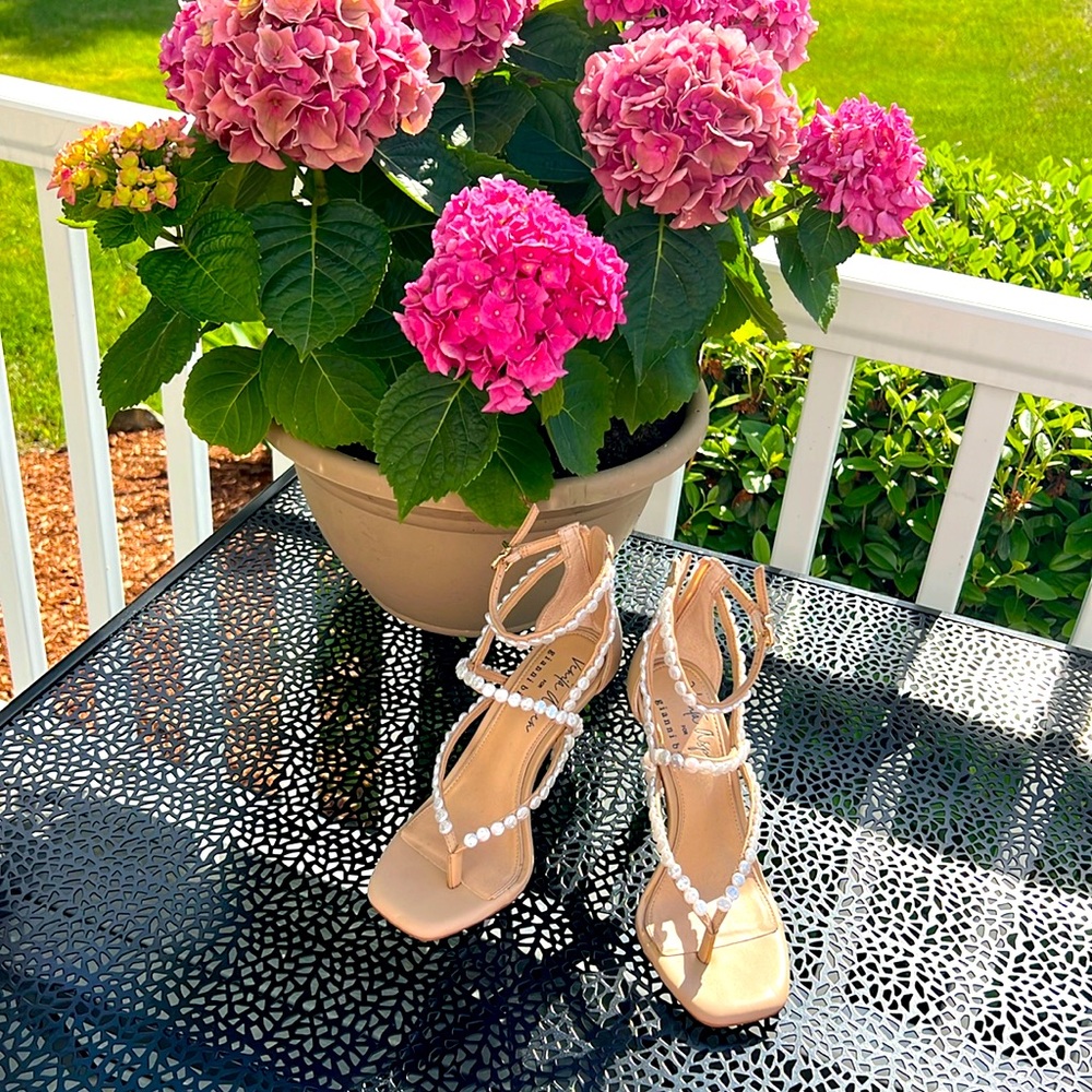 Venita Aspen for Gianni Bini NWOT faux pearl heel sandals